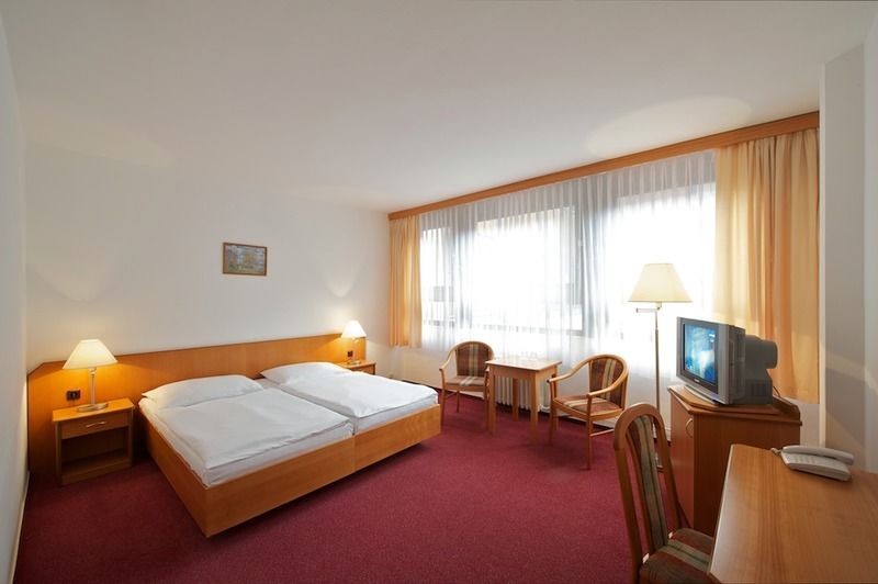Congress & Wellness Hotel Olsanka Praga Esterno foto