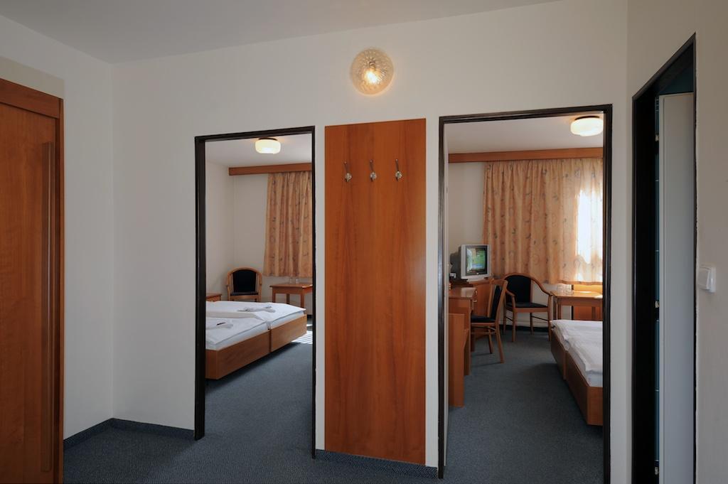 Congress & Wellness Hotel Olsanka Praga Esterno foto