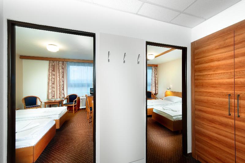 Congress & Wellness Hotel Olsanka Praga Esterno foto